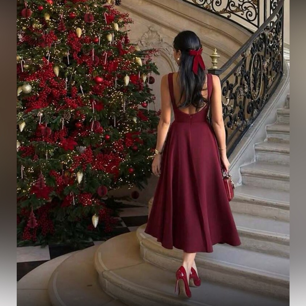 Elegant Burgundy Sleeveless Dress - Picture 5 of 11
